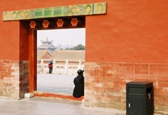 forbidden-city-doorway