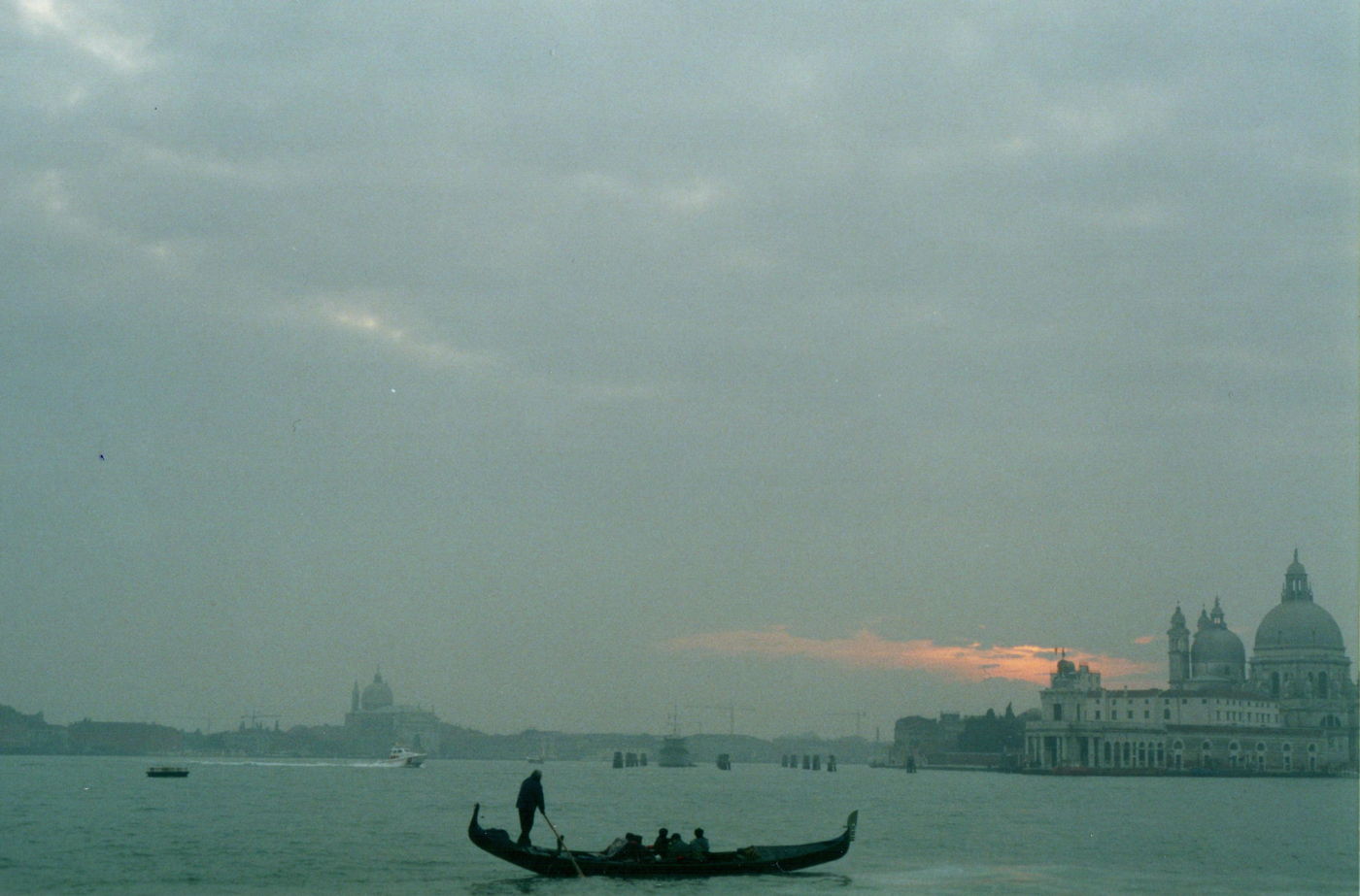 it-venice-gondola.jpg