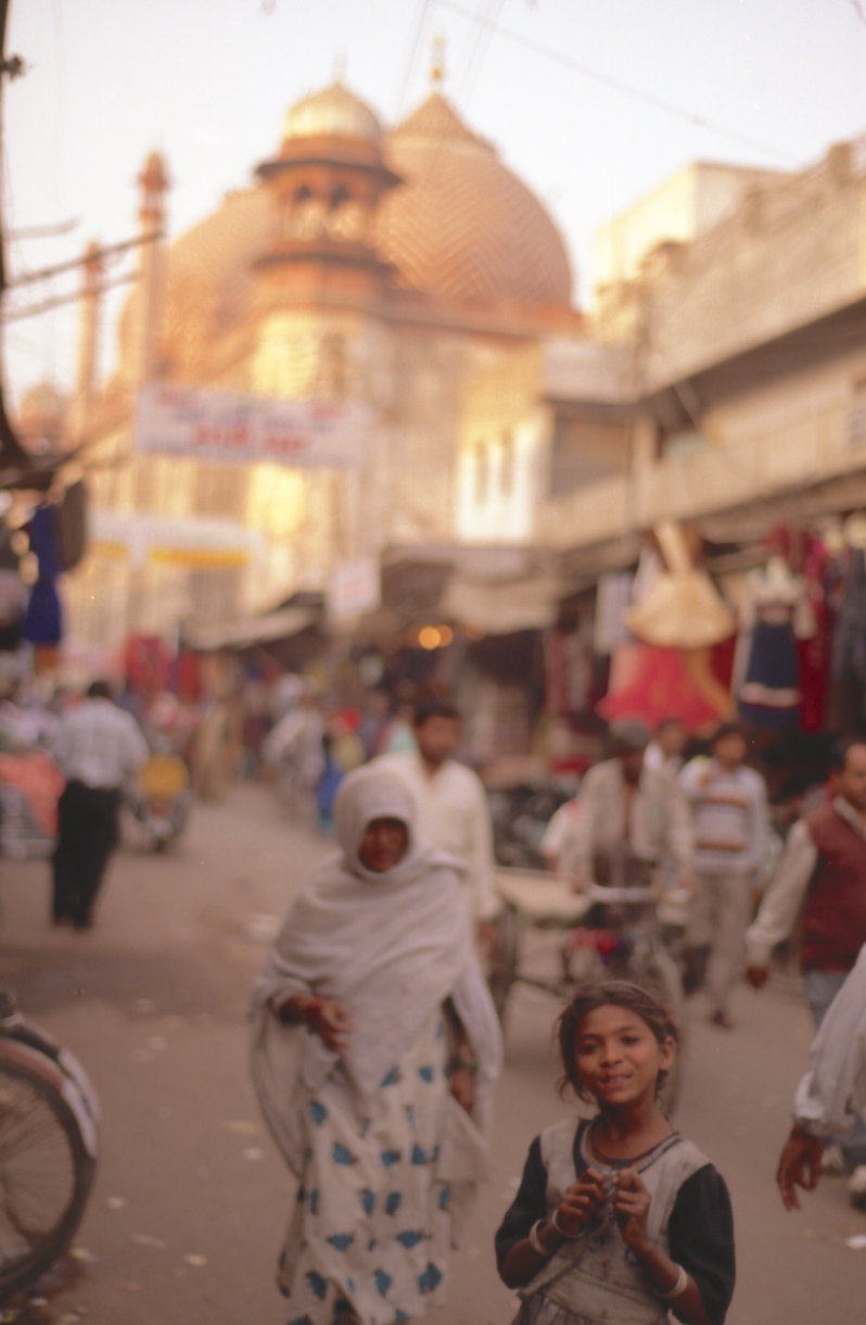 agra-street-girl.jpg