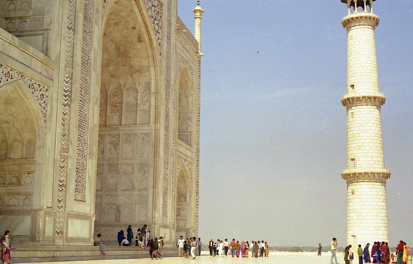 agra-taj-people.jpg