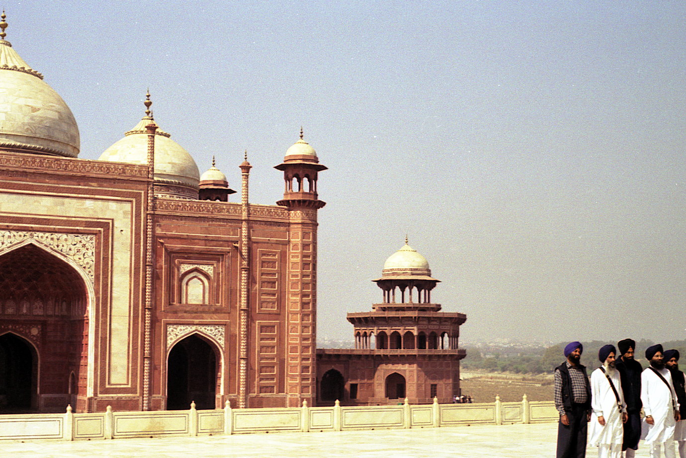 agra-taj-sikhs.jpg