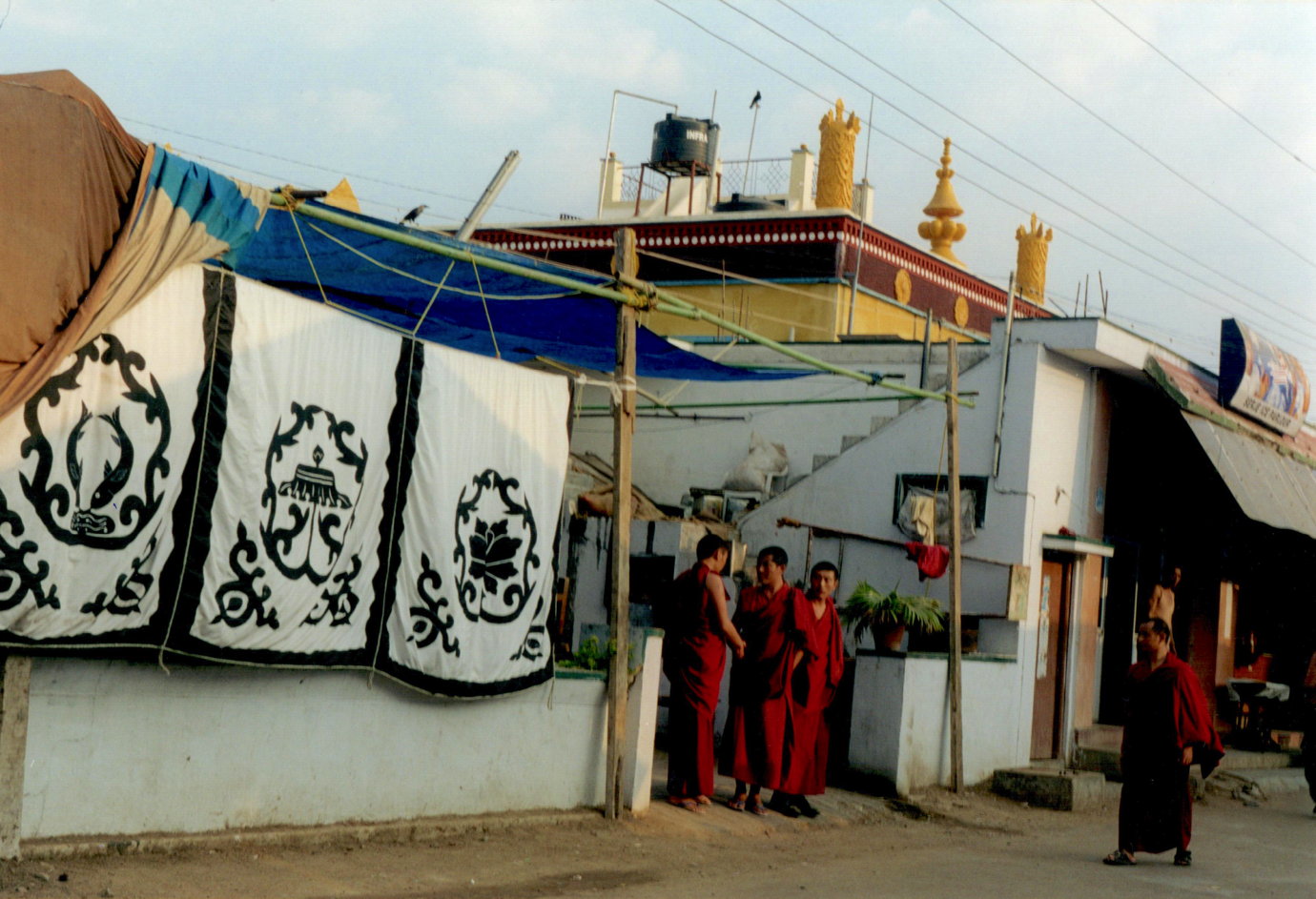 bylakuppe-monks.jpg