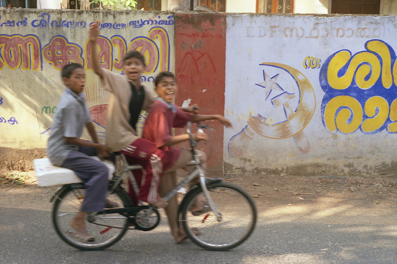 kerala.cochin.bikers.jpg