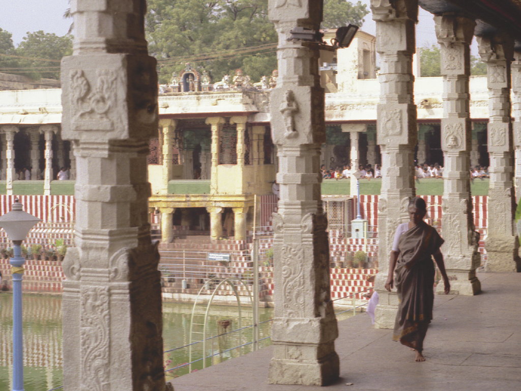madurai-interior-woman.jpg