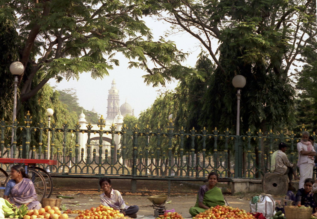 mysore-streetmarket-boy.jpg