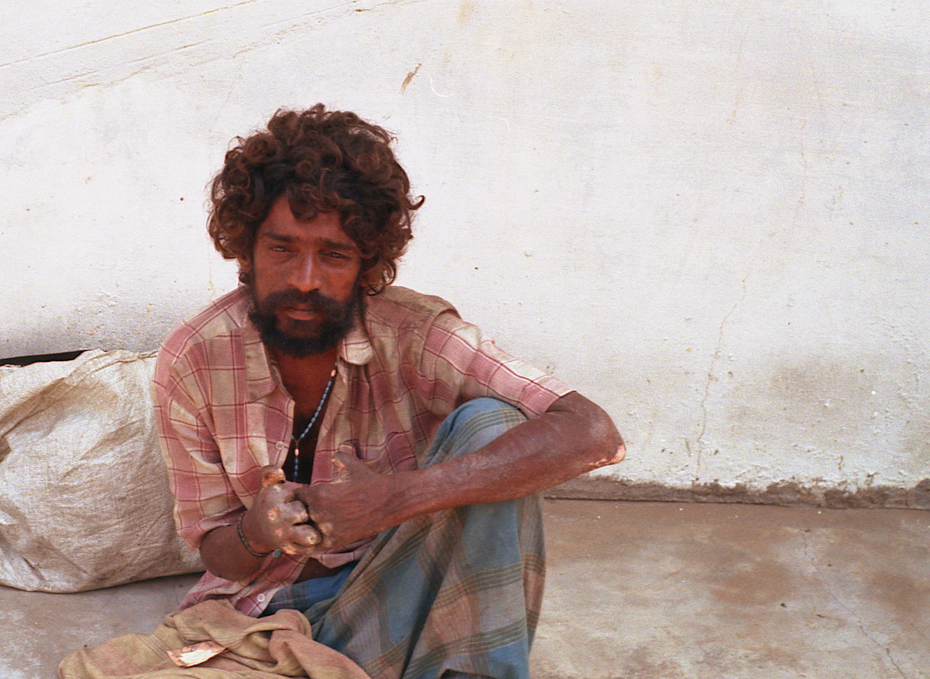 pondicherry-begging-man.jpg