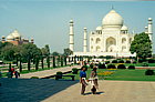 agra-taj-bffs.png