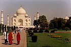 agra-taj-walkway.png