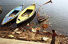 varanasi-ganges-3boats.png