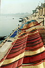 varanasi-ganges-saris2.png