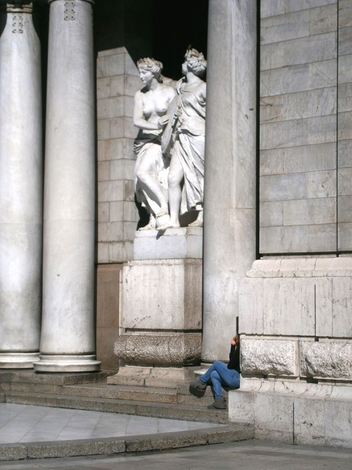 zocalo-cathedral-legs