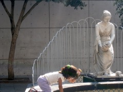 girl-fountain