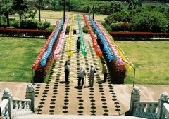 jeju-temple-balloons